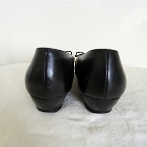 Salvatore Ferragamo Vara Bow Pump Shoes - Picture 10 of 12